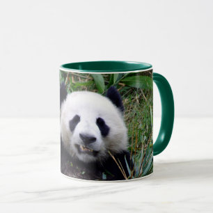 Sömmande Pandabjörn med din Bamboo-lunch Mugg