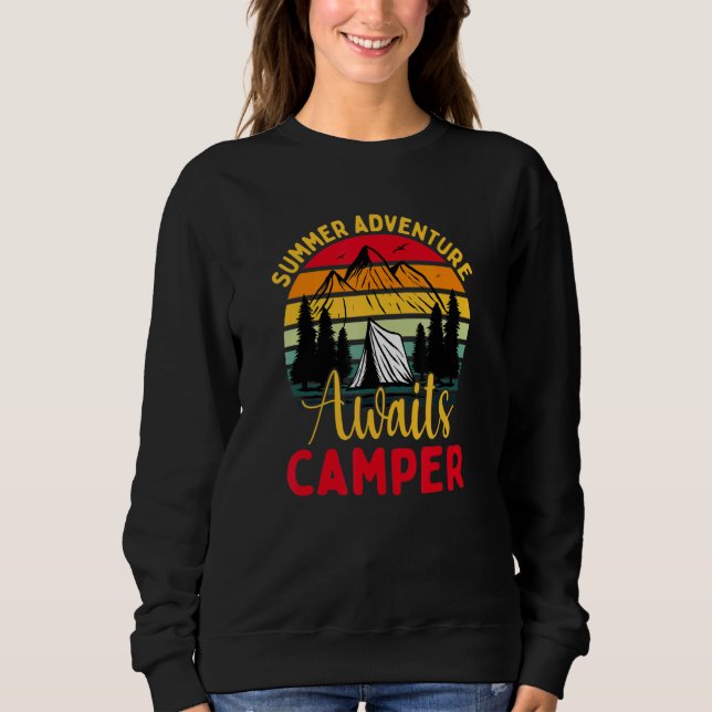 Sommar Äventyr Awaits Camper Vintage Camping T Shirt (Framsida)