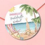 Sommar Bachelorette Party Cute Beach Runt Klistermärke<br><div class="desc">Watercolor Beach Bachelorette Party Classic Round Sticker. Ett coola vattenfärgsstrandtema med rosa- och tealskuggor, som ger vibe för att en strand ska rymma med bruden och hennes besties. Från resor till Florida, Kalifornien, eller till och med något mer internationell som Mexiko, Hawaii eller Bahamas, kommer dessa flickor helg att åka...</div>