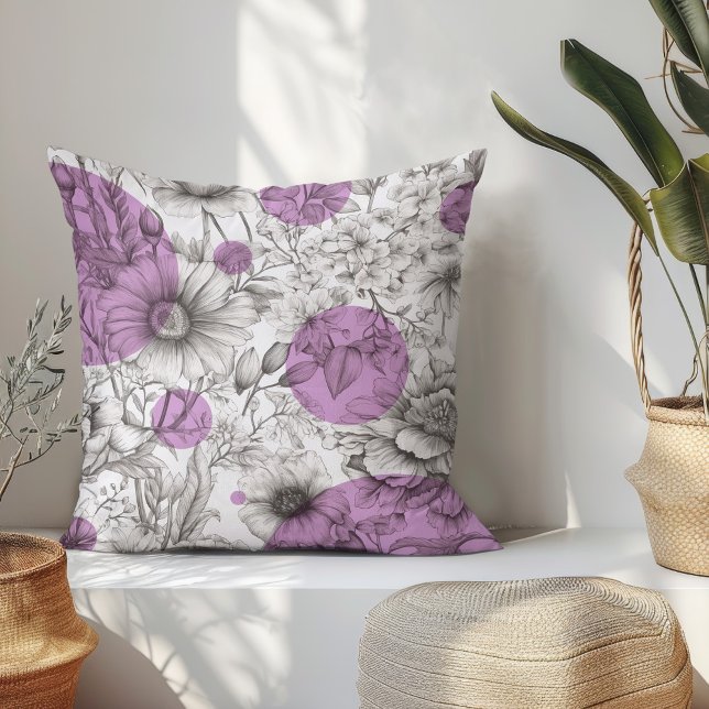 Sommar Blommigt dekorativ Lilac Lila Retro Peony Kudde (Modern floral throw pillow with black and white sketch flowers and lilac purple retro circles.)