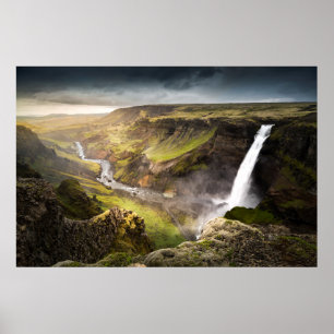 Sommar för Haifoss vattenfall i island Poster