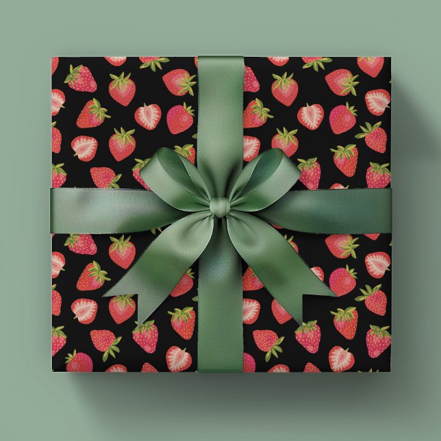 Sommar Jordgubbs Mönster Presentpapper (Strawberry pattern wrapping paper on black background.)