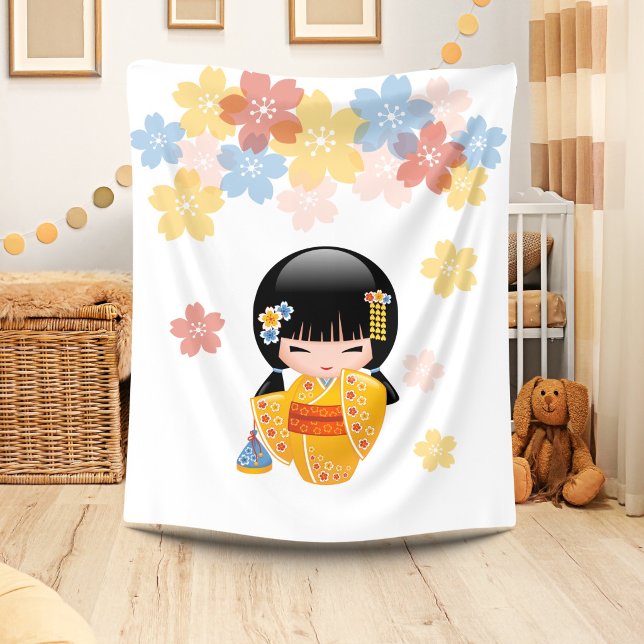 Sommar Kokeshi-docka - Geishaflicka i gul kimono Fleecefilt (Skapare uppladdad)