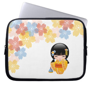 Sommar Kokeshi-docka - Geishaflicka i gul kimono Laptop Fodral