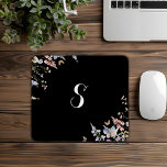 Sommar Multifärgad Wildblommonogram Simple Musmatta<br><div class="desc">Den här sommaren är en enkel musmatta med vildblomsmonogram en perfekt för en multifärgad,  ett kontor eller vilket evenemang som helst. Utformningen har vattenfärgsfärgad rosa,  ,  lila,  rött,  burgudy,  gult,  vita blommor och fjärilar med en grön,  nyktert bunten i elegant blommigt bouquets.</div>