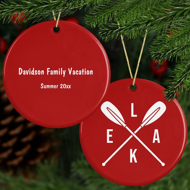 Sommar Sjö Paddles med Anpassningsbar Text Red jul Julgransprydnad Keramik (This custom keepsake is also available in green and pastel pink colors.)