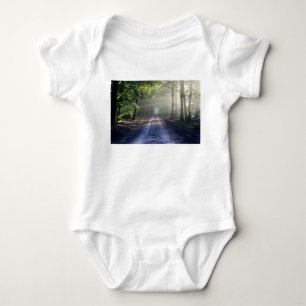 Sommar Träd Covering Dirt Road T Shirt