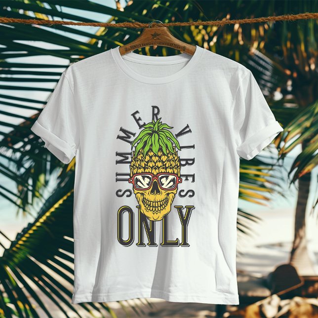 Sommar Vibes: Tropical Fruktig Helgdag T-Shirt (Skapare uppladdad)