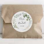 SommarBlommigtens Grönt Foliage Bröllop Runt Klistermärke<br><div class="desc">Den här sommarens grönt är den klassiska rundklistermärket bröllop i barrträd är perfekt för en enkel bröllopsmottagning. Konstruktionen har vattenfärgsfärgad grönt löv och vita blommor som buntas i konstnärliga tittar bouquets</div>