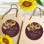 Sommarblommorna i bröllop Burgundy gynnas Runt Klistermärke<br><div class="desc">Sommaren bröllop Burgundy och gult solblommor,  grå burgundisk bakgrund guld ram boho rustik blommigt bröllop tack vare att du föredrar klistermärken</div>