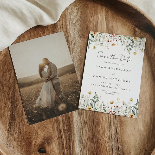 Sommarblomsterfält Foto Spara Datumet (Skapare uppladdad)