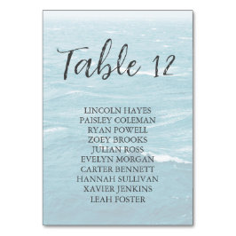 Sommaren bröllop vid blått vågigt havsmusslor bordsnummer