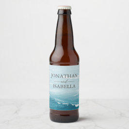 Sommaren bröllop vid blått vågigt havsmusslor ölflaska etikett