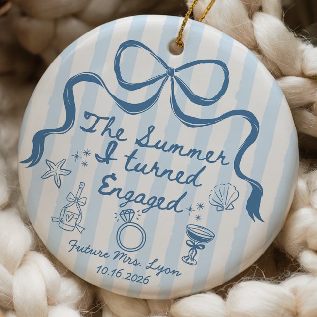 Sommaren jag blev förlovad prydnad julgransprydnad keramik (The Summer I Turned Engaged Ornament | Personalized Engagement Christmas Ornament | Future Mrs Ornam)