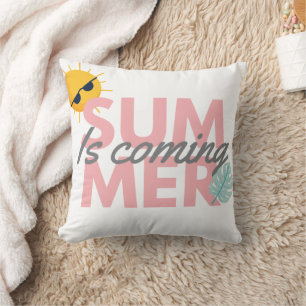 Sommaren kommer rosa och grå typografi kudde