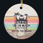 Sommaren på Beach | PERSONLIG Julgransprydnad Keramik<br><div class="desc">Snyggt Sommarutveck. Vacker strand,  vinkart hav,  färgstarka solarier och ett sommarmärke med handflatan träd,  paraply,  vågar och sommar på strandtexten. Anpassa genom att ändra eller ta bort texten. Du kan också ändra bakgrunden till bild med ett av dina favoritsommarfoton.</div>