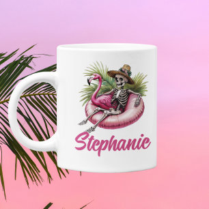 Sommarhelgsskelett som flyger omkring kaffemugg