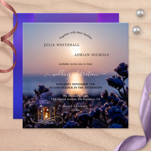 Sommarinbjudan till kustvinter-bröllop inbjudningar (Wedding invitation featuring a sunset at the ocean with a lantern with sparkling lights)