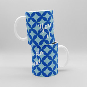 Sommarpanel med azurcirklar på baby blue kaffemugg