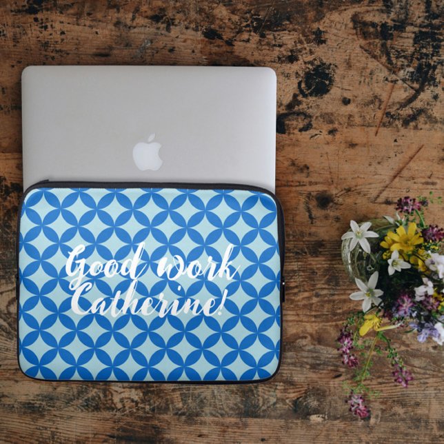 Sommarpanel med azurcirklar på baby blue laptop fodral (Summer tile with azure circles on baby blue laptop sleeve
)