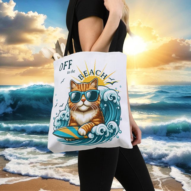 Sommarpärm Coola Surfa Cat Tygkasse (Tote bag featuring a cute kitty with sunglasses on a surf board on the waves and a warm summer sun. )