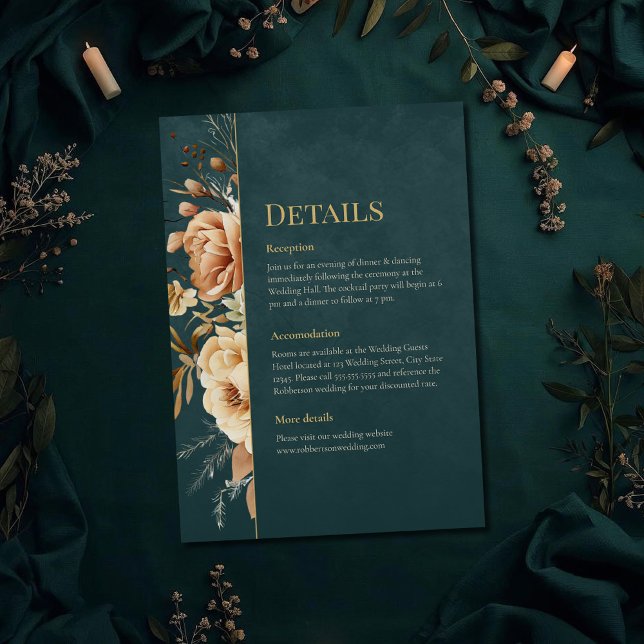 Sommarskogs Häxa Turkos Bröllopsdetaljkort Inbjudningar (Summer Forest Witch Teal Wedding Details Card on a teal witchy wedding table with dry botanicals.)