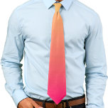 Sommarsolnedgång Gult till Rosa Gradient Ombre Slips<br><div class="desc">Skaffa redo till sommaren med den här vackra designen som påminner om solnedgången på stranden! Färg tonar från gult till djup rosa.</div>