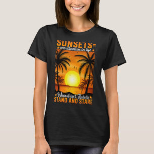 Sommarsoluppar en situation i Life Beach Vacay S T Shirt