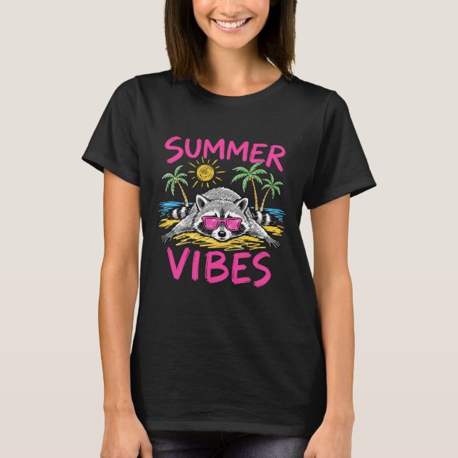 Sommarstämning Tvättbjörn Rollig T-Shirt (Framsida)