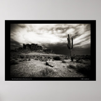 Sommarstorm vid Superstition Mountains Poster