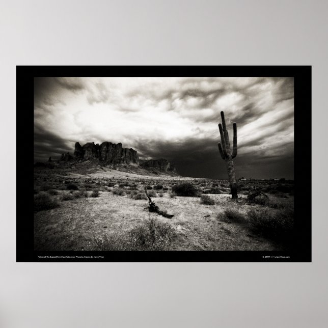 Sommarstorm vid Superstition Mountains Poster (Framsidan)