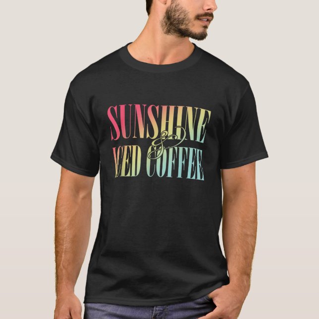 Sommarutrustning för solljus och kaffe t shirt (Framsida)