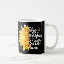 Sommarvilda blommor och solsken kaffemugg