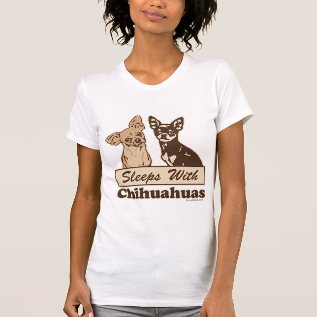 Sömnar med Chihuahuahundar T Shirt (Framsida)
