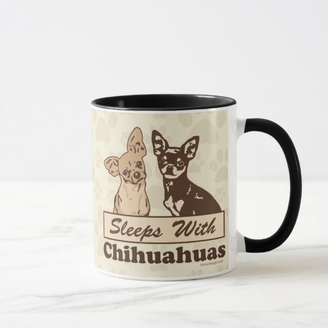 Sömnar med den gulliga hunden för Chihuahuas Mugg (Höger)