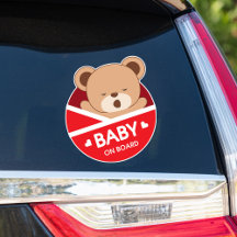 Sömnig Baby Bear Baby ombord på bilmärket