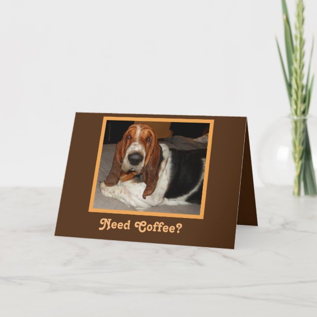 Sömnig Basset på det bekväma födelsedagskortet med Kort (Framsida)