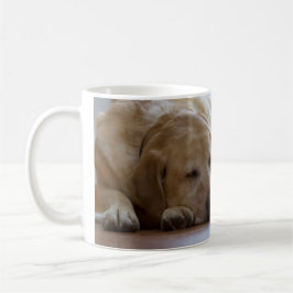 Sömnig den gula Labrador retrieveren Kaffemugg