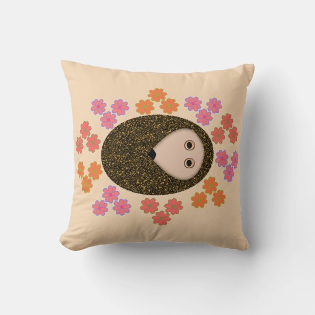 Sömnig Hedgehog and Flowers Pillow Kudde (Framsida)