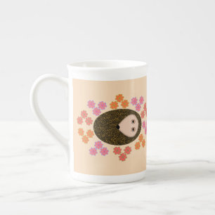 Sömnig Hedgehog och Flowers Mugg Benporslin Mugg
