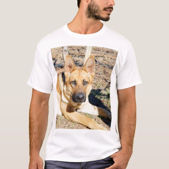 SÖMNIG ÖGON GERMAN SHEPARD , T SHIRT (Framsida)