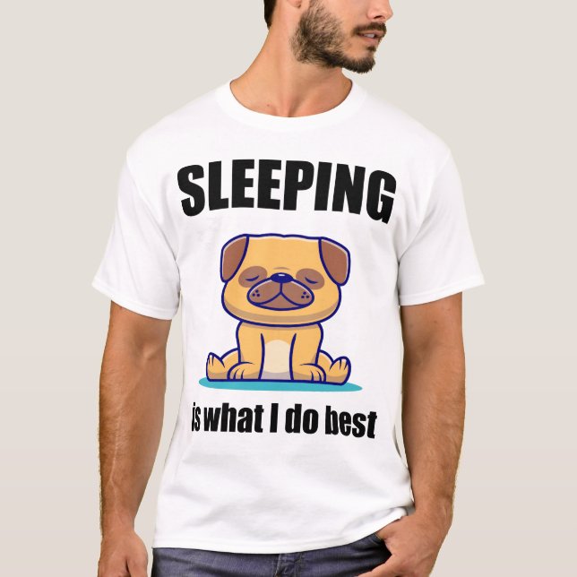 Sömnig Pug Sleeping är det jag gör bäst T Shirt (Framsida)