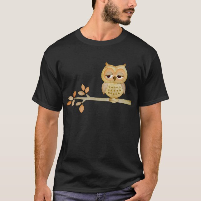 Sömnig uggla i träd t shirt (Framsida)