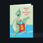 Son, 5:e födelsedag Dinosaur Kort<br><div class="desc">Tänka behöver inte två gånger. Ja,  det här är förmodligen det bästa kortet du kan ge din son ge på hans femårsdag,  särskilt om kärlek dinosaurier. Men den här dinon är extra speciell eftersom den också innehåller en gåva till din unge pojke.</div>