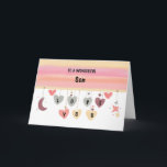 Son Birthday Kärlek Watercolor Hearts Måne Stars Kort<br><div class="desc">Gratulerar till din sons födelsedag med det här snygga färgkortet, med ett känslosamt tema för hjärtan, ett stilla måne och skakande stjärnor. De känsliga linjerna rosa, orange och gult skapar en fängslande scen, strålande värme och kärlek. Varje inslag, som målas med försiktighet, uttrycker den djupa kärlek och det pride du...</div>
