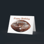 Son i Law Birthday Grunge Large Football Sports Kort<br><div class="desc">De dystra detaljerna och djärva inslag fångar idrottens upphetsning och energi, skapar den som ett idealiskt kort för en fotbollsälskande svärson. Det här är ett val för perfekten att fira en idrottsentusiasts födelsedag. Omslaget har en slående fotbollsgrafik med en grunge-stil-design, ge det till ett tåligt och dynamiskt utseende. Det är...</div>