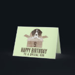 Son Puppy i box Birthday Card Kort<br><div class="desc">Födelsedagskort. En (tysk förkortning) pekare i en kartong. Grattisar. Anpassa det här kortet för alla åldrar, mottagare, färg. En födelsedag att fira? Skicka ett vattenfärgsfödelsedagskort till din familj och dina vänner och önska dem den sötaste födelsedagen någonsin! Det här födelsedagskortet finns på några språk som inte är engelska och som...</div>