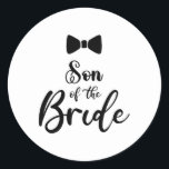 Son till Bride Bröllopsfest Family Son till G Runt Klistermärke<br><div class="desc">Son till Bride Bröllopsfest Family Son till Groom 2024</div>