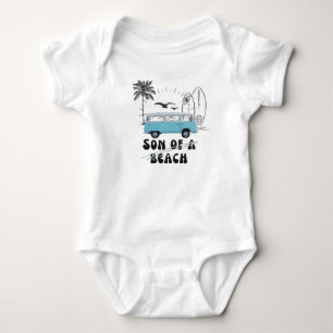 Son till en vintage surfa surfing som surfar på ba t shirt