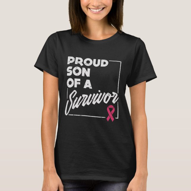 Son till Survivor Bröstcancer medvetenhet Gift T Shirt (Framsida)